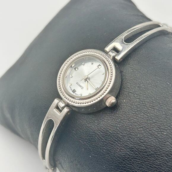 Advance Silver Tone Women’s Quartz Watch 20mm Working New Battery - Picture 2 of 8